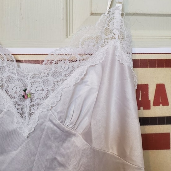 Lace and Roses Vintage Slip - Picture 3 of 4